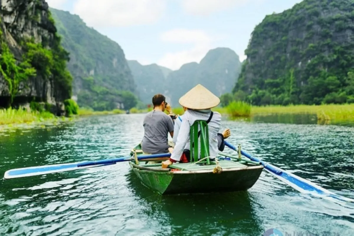 Exclusive Hanoi to Ninh Binh Day Tour: Incense Village & Trang An Boat