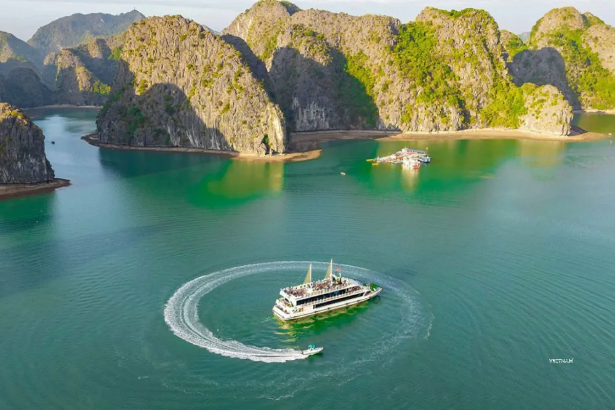 6-Hour Private Halong Bay Day Cruise from Hanoi for Exclusive Travel